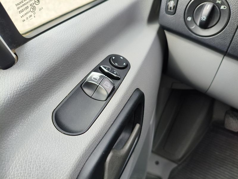 Volkswagen Crafter (2016) 2,0 TDI 80Kw 7 míst - fotka 24 z 30