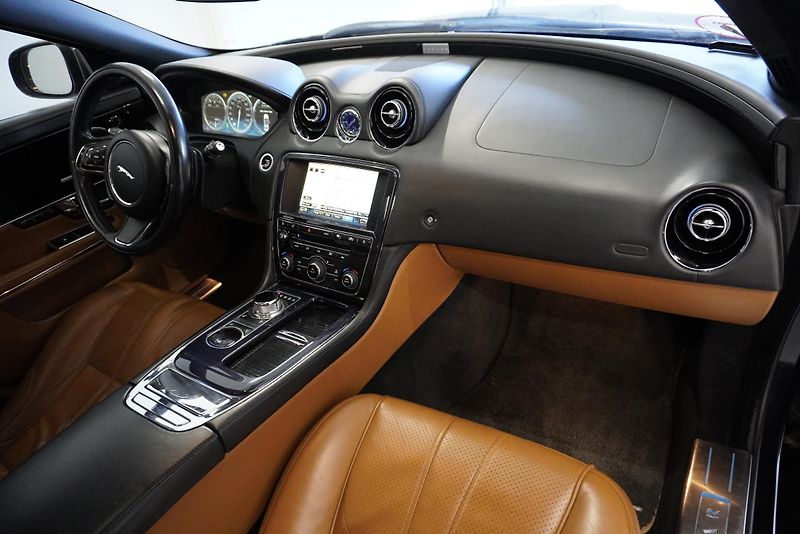 Jaguar XJ (2012) XJ  3,0D V6 AUTOMAT - fotka 34 z 39