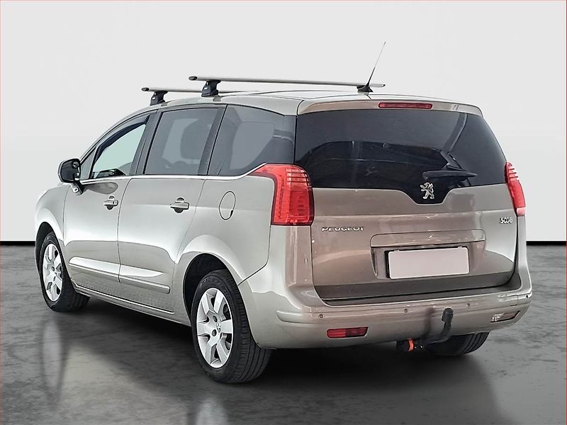 Peugeot 5008 (2013) 1.6 HDi, 7 míst, ČR,1.maj - fotka 4 z 17