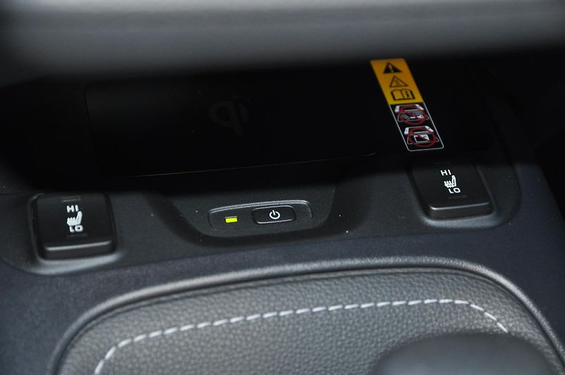 Toyota Corolla 1.8 Hybrid KOMBI - fotka 13 z 18