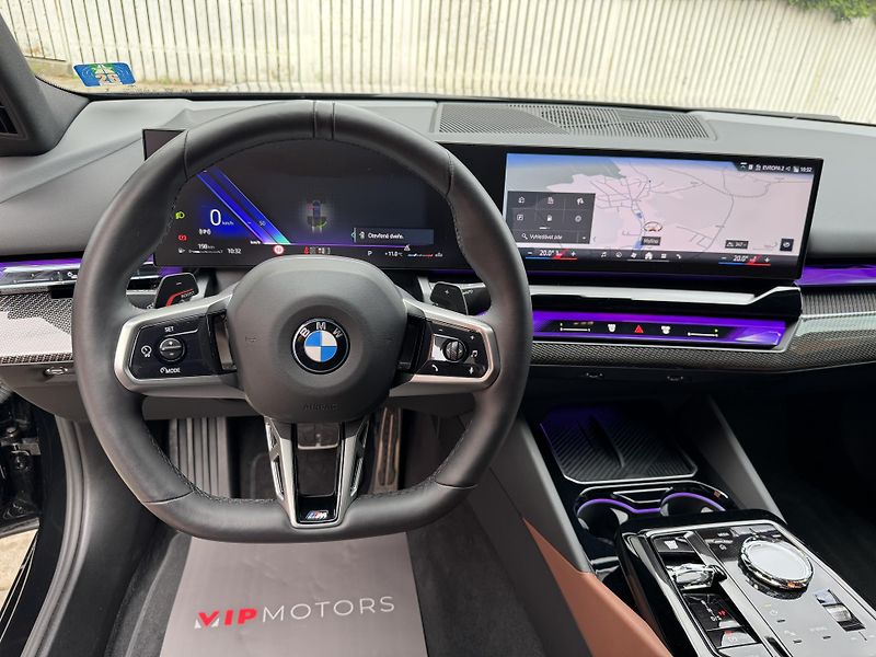 BMW Řada 5 540xD-M PRO-R21-PANO-B&W-TAŽ - fotka 18 z 35