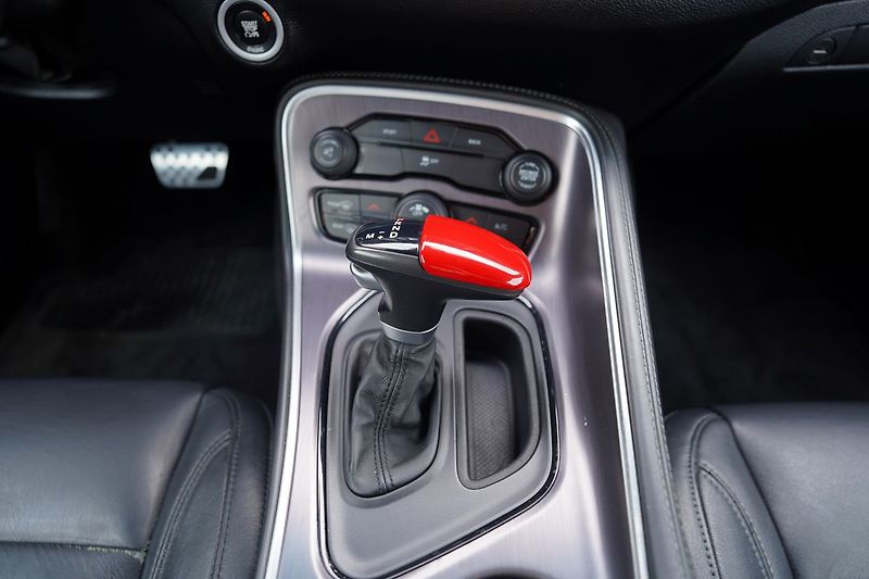 Dodge Challenger 3.6 V6 SXT Plus/kůže/automat - fotka 29 z 35