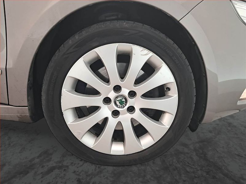 Škoda Superb (2010) 2.0 TDI, Navi, Tempomat - fotka 15 z 17
