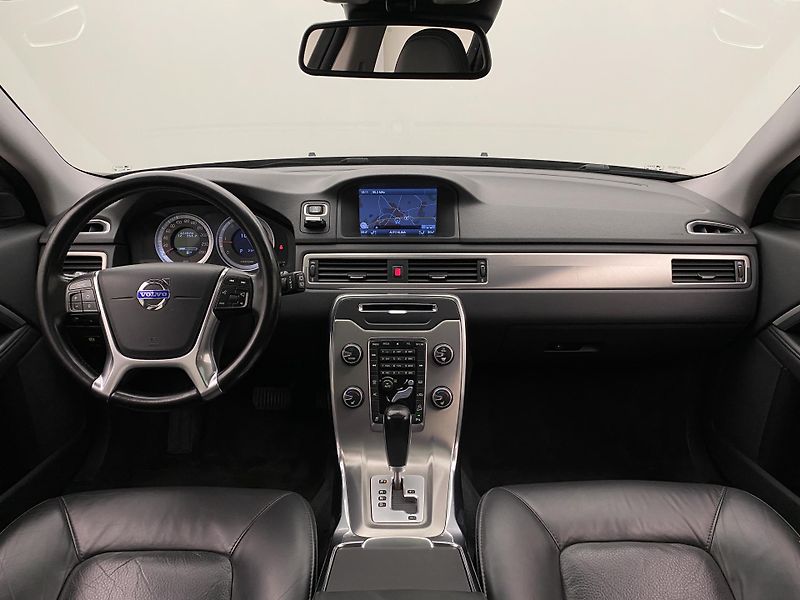 Volvo XC70 D5 AWD SUMMUM REZERVACE - fotka 13 z 49