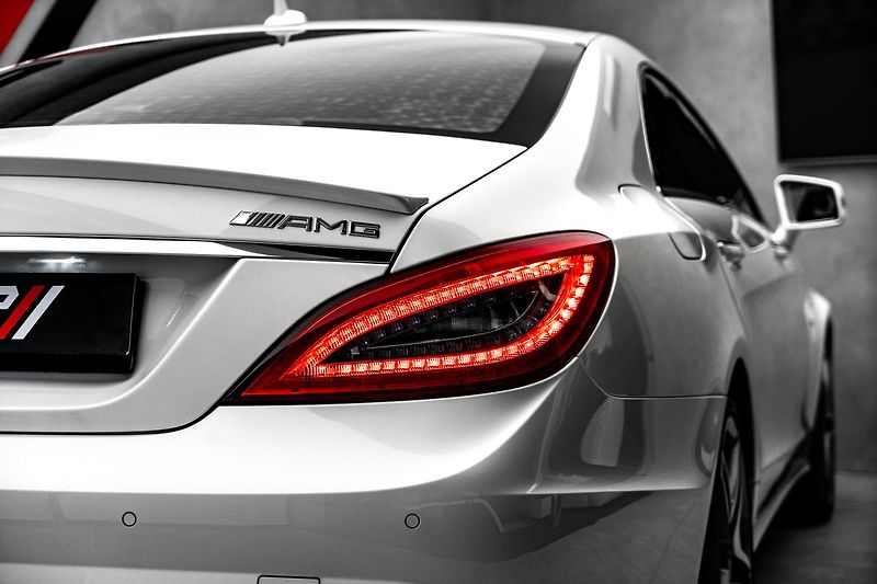 Mercedes-Benz CLS 63 AMG 4M, Designo Carbon H&K - fotka 9 z 28