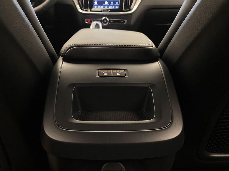 Volvo V60 CC B5 AWD BRIGHT PLUS AUT  - fotka 31 z 58