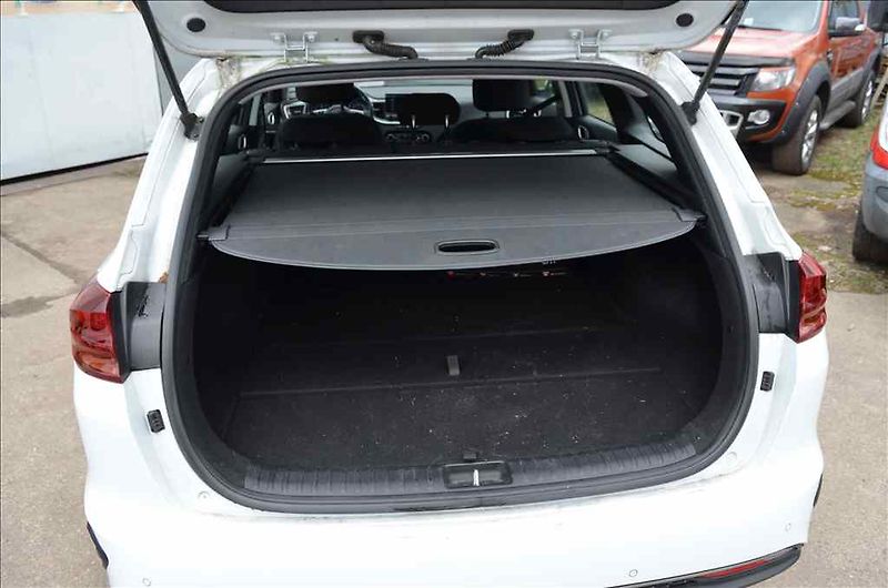 Kia Ceed (2022) SW 1,5 T-GDI - fotka 16 z 17