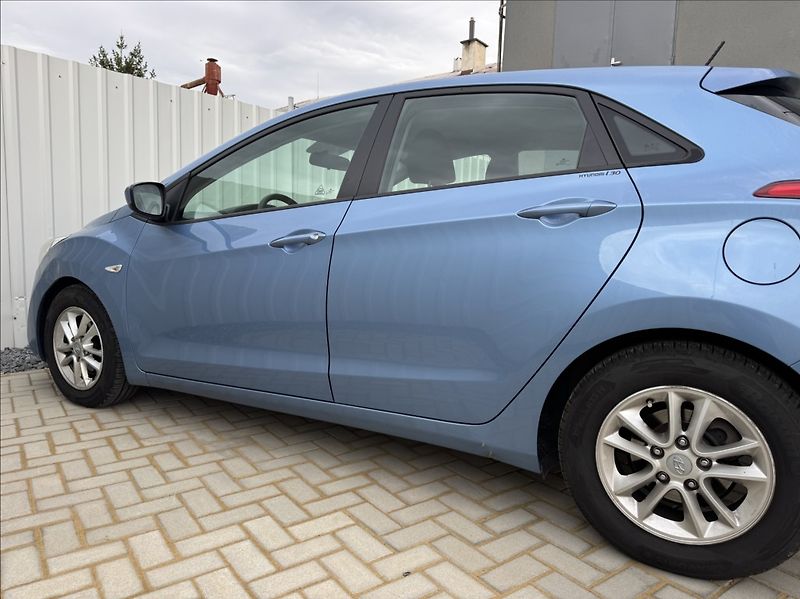 Hyundai i30 1,4 i 73kW ALU klima původ ČR - fotka 18 z 50