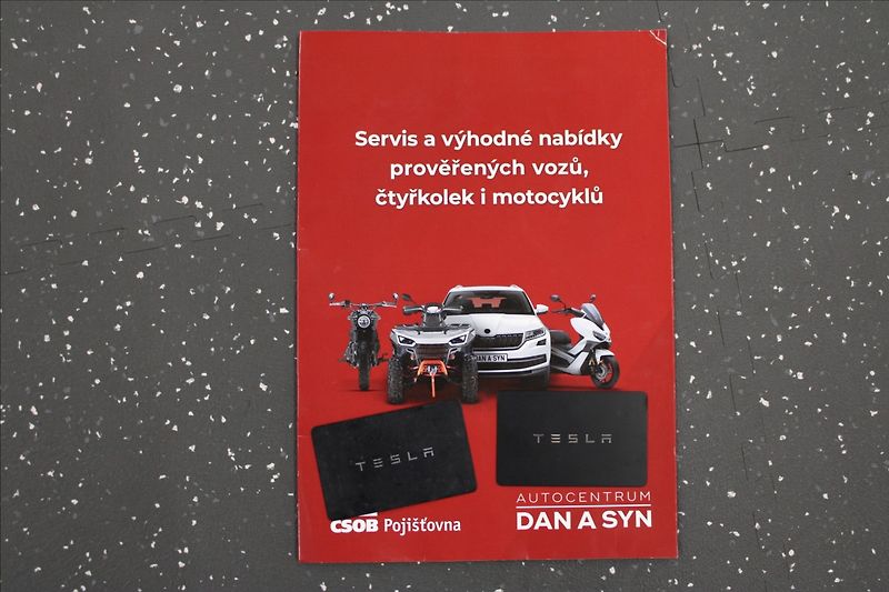 Tesla Model S 0,0 1.majitel ZÁNOVNÍ ! - fotka 28 z 34