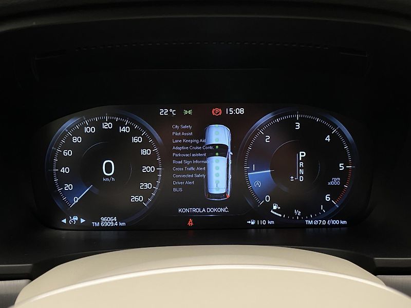 Volvo V90 D4 MOMENTUM AUT - fotka 36 z 48