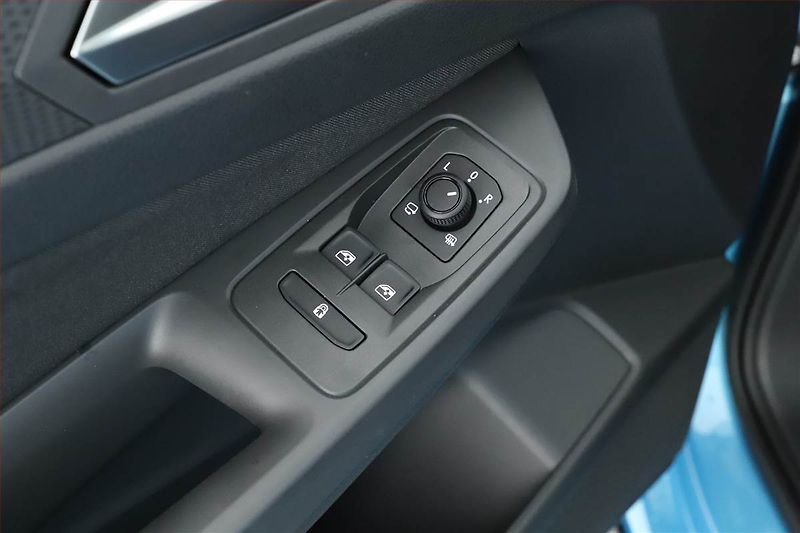 Ford Tourneo Connect (2025) Maxi 2.0 EcoBlue - fotka 9 z 21