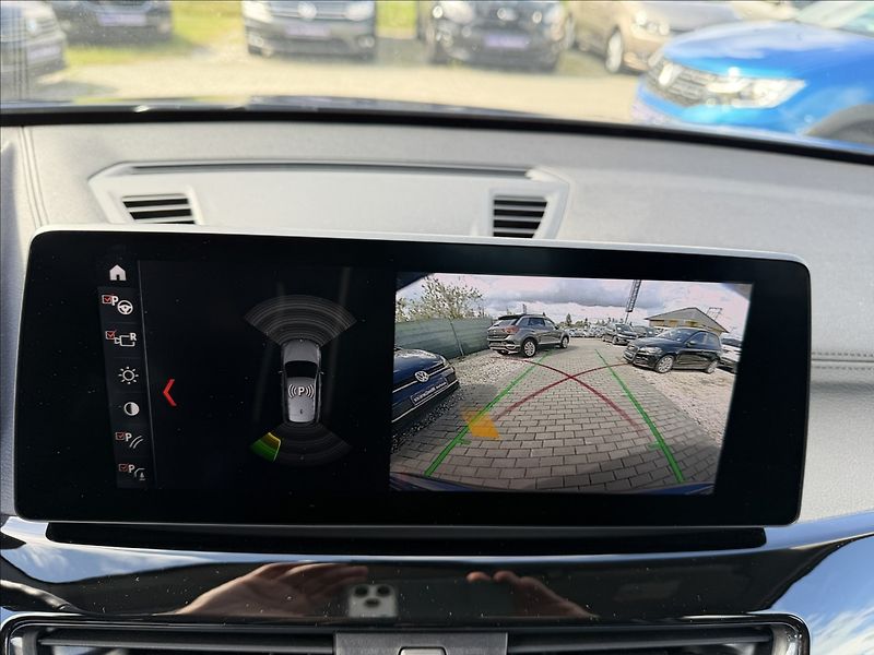 BMW X1 18d xDrive SportLine Head-up - fotka 13 z 23