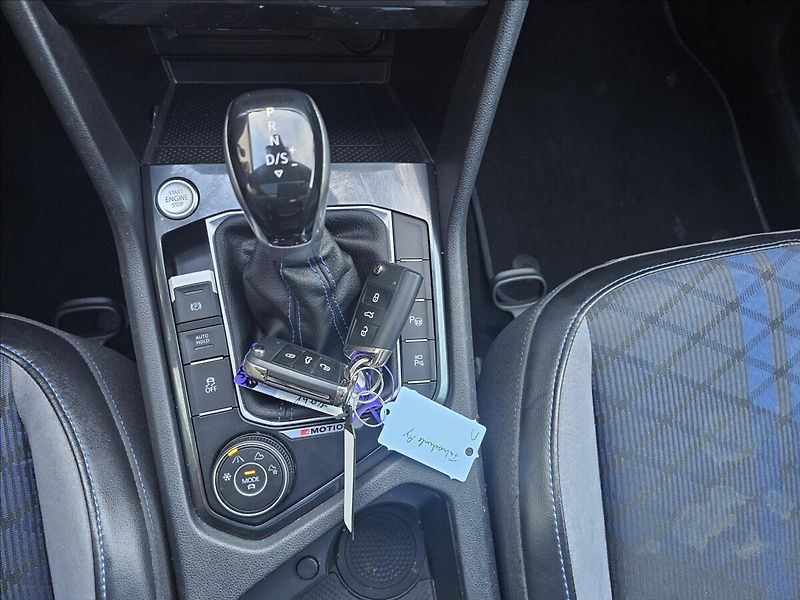 Volkswagen Tiguan 2,0 TSi 235KW D7 R DPH NAVI - fotka 23 z 44