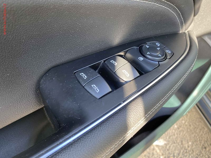 Opel Insignia (2017) 1.5 T, LED, navi, headUP - fotka 13 z 19