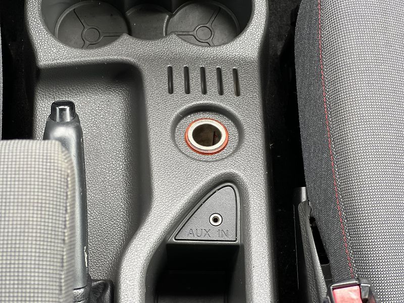 Ford C-MAX 1.6i 16v KLIMATIZACE ALU KOLA - fotka 20 z 40