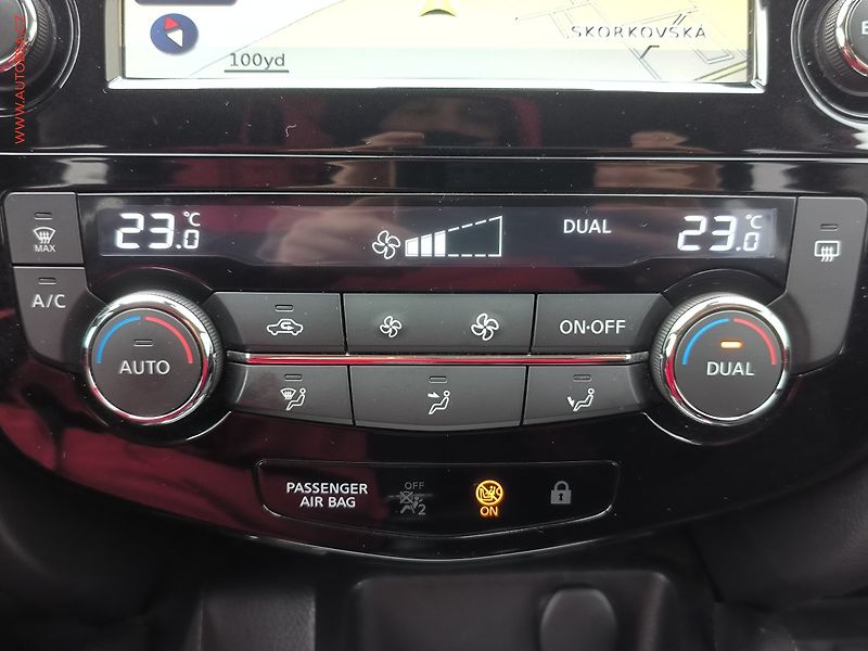 Nissan Qashqai (2015) 1.6 DiG-T, ČR, Acenta, navi - fotka 14 z 19