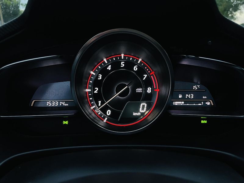Mazda 3 2.0i MANUÁL SENZORY HEADUP LED - fotka 41 z 43