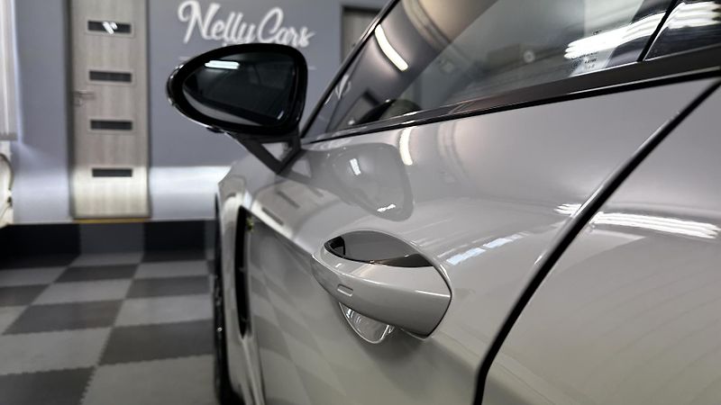 Porsche Panamera TURBO S E-HYBRID 700 koní - fotka 10 z 51
