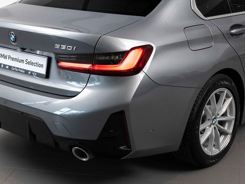 BMW Řada 3 330i xDrive - fotka 9 z 22