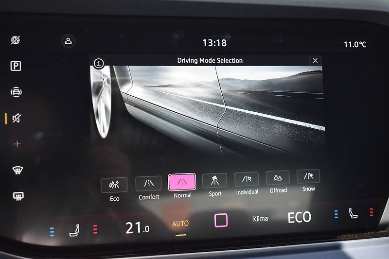 Volkswagen Touareg (2025) R-Line 3.0TDI 210kW,webasto,ta - fotka 30 z 32