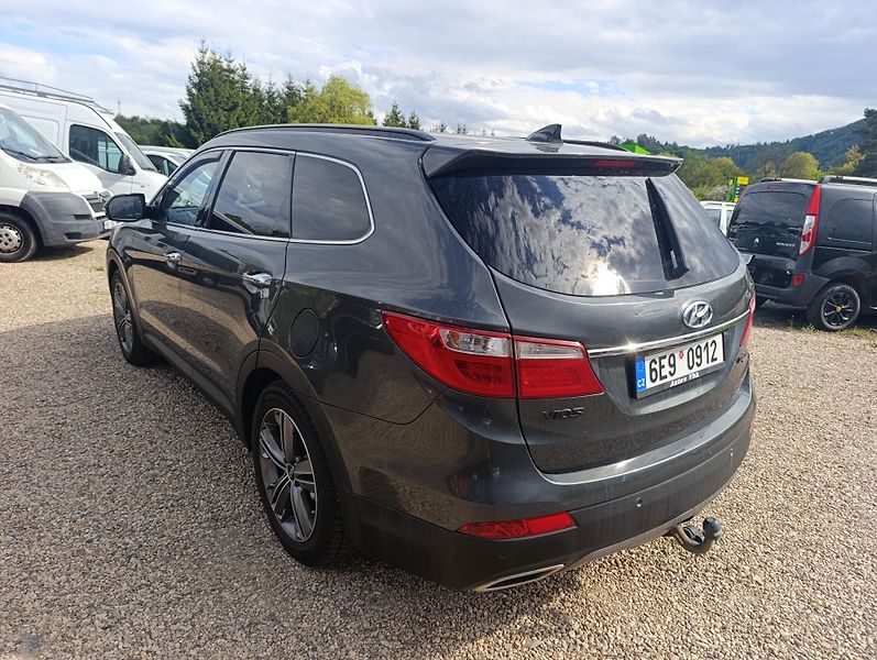 Hyundai Grand Santa Fe (2015) 2.2 CRDi 4x4 6míst tažné - fotka 8 z 20