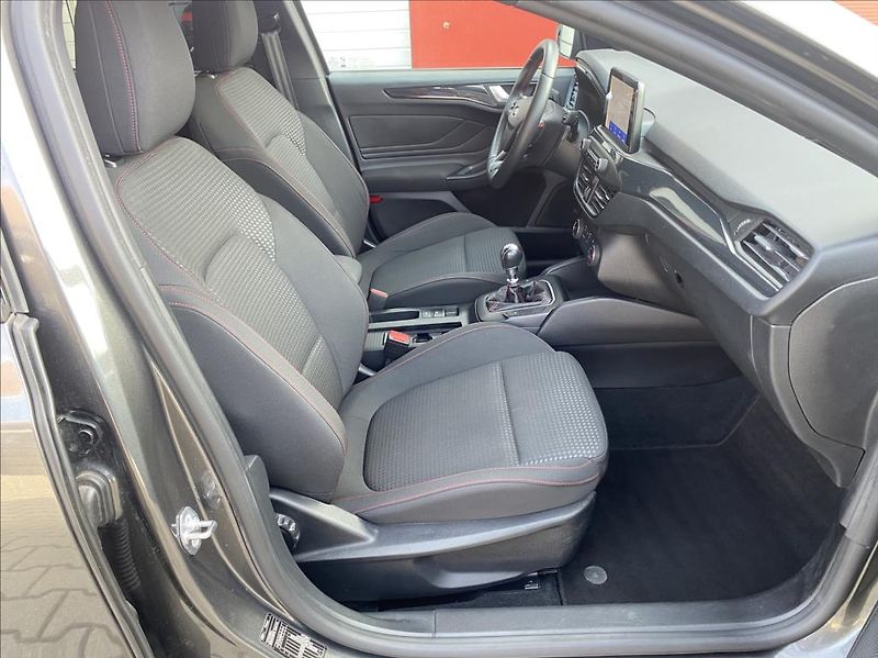 Ford Focus 1,5 TDCi  ST-line / záruka - fotka 18 z 42