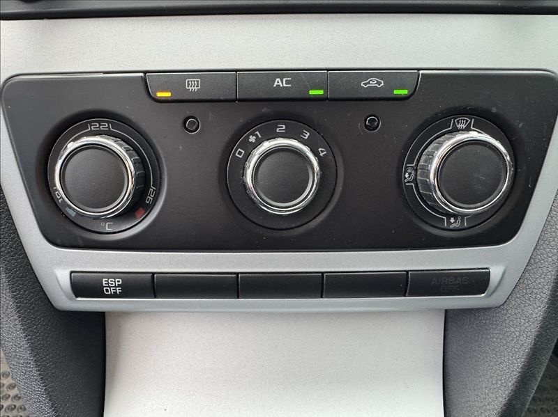 Škoda Octavia 1,8 TSI klima 1.maj. původ ČR - fotka 37 z 50