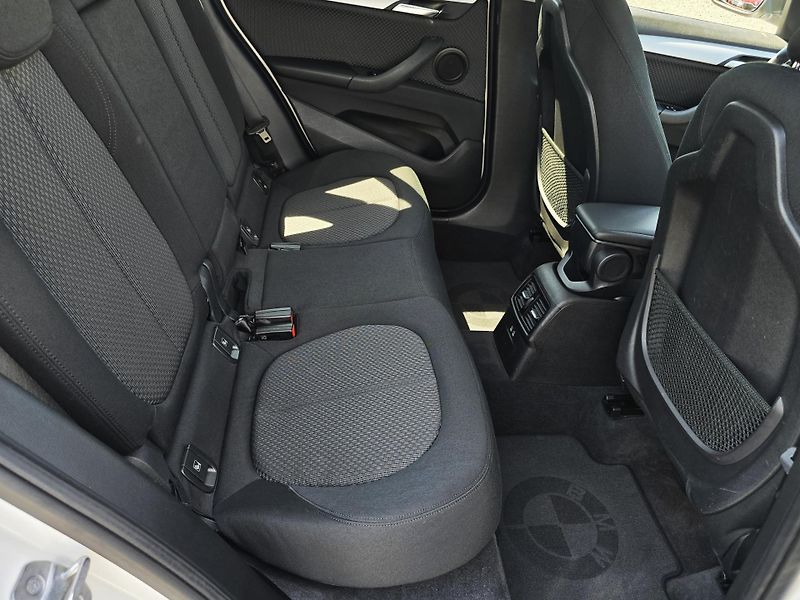 BMW X1 sDrive18d NAVI LED TOP STAV ČR - fotka 20 z 29