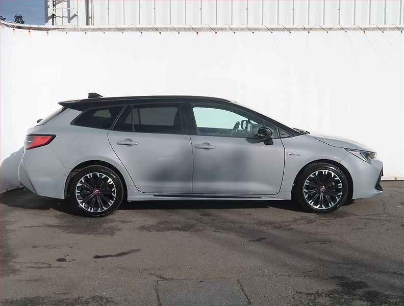 Toyota Corolla (2021) 2.0 Hybrid - fotka 6 z 27