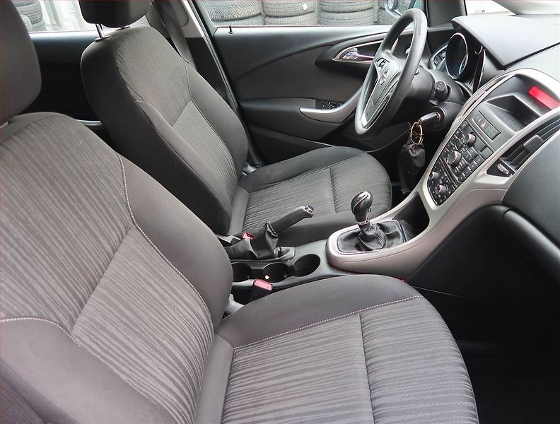 Opel Astra (2011) 1.7 CDTI, po STK, Tažné - fotka 9 z 13