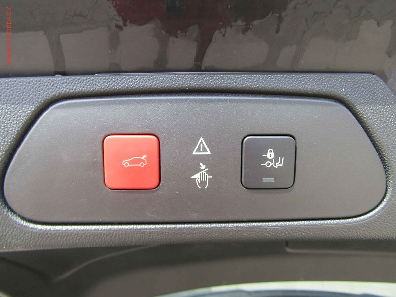 Opel Grandland X (2018) 1.2 T, 1.maj,ČR, Navi, TZ - fotka 21 z 23