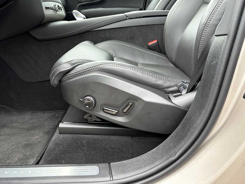 Volvo XC90 PlusDark T8,AWD,Plug-in hybrid - fotka 10 z 24