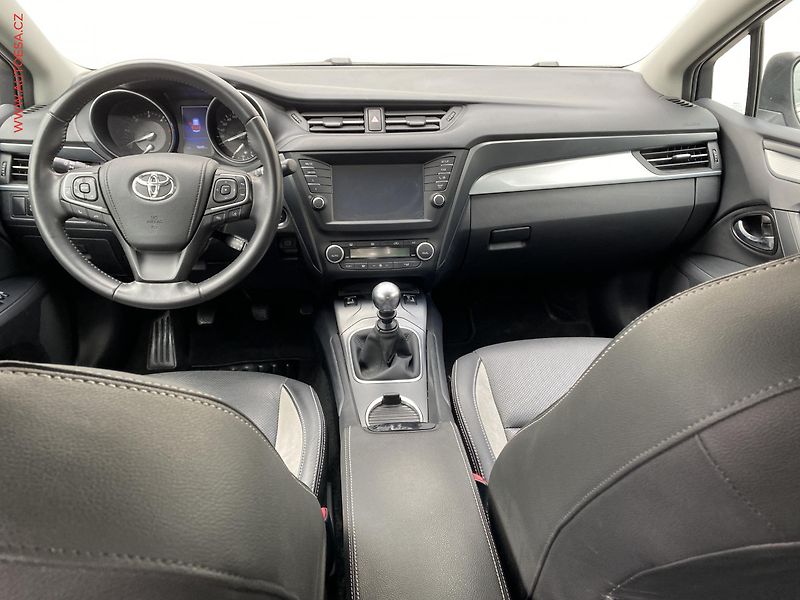 Toyota Avensis (2016) 2.0 D-4D, Sport, kůže, +ALU - fotka 8 z 18
