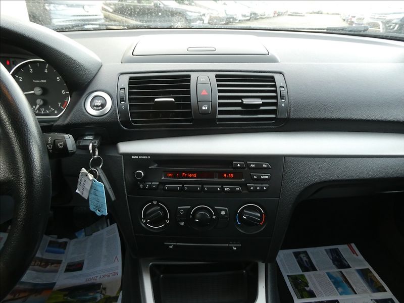 BMW Řada 1 1,6 i 85kW serviska, 2.majitel - fotka 26 z 40