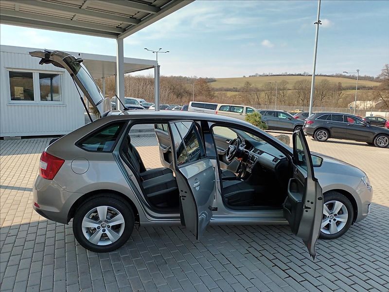 Škoda Rapid 1,2 TSI,81KW,KLIMA,PARKING, - fotka 9 z 39