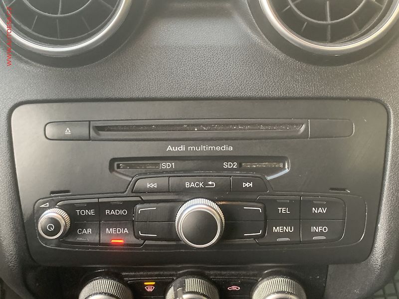 Audi A1 (2012) 1.6TDi, autoAC - fotka 16 z 19