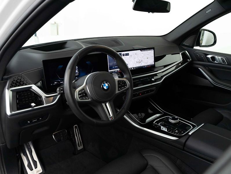 BMW X5 M60i - fotka 11 z 22