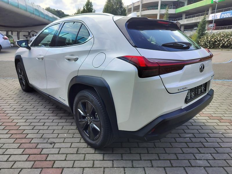 Lexus UX 250h black-white edition, kůže - fotka 5 z 25