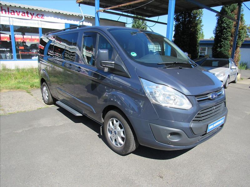 Ford Tourneo Custom 2,2 TDCi 114kW 9 míst - fotka 3 z 36
