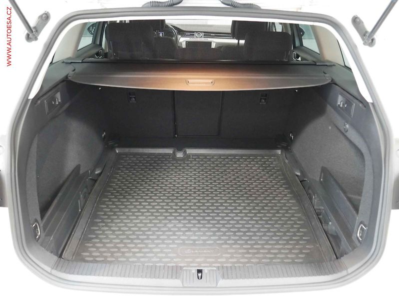 Volkswagen Passat (2018) 2.0TDi, LED, navi - fotka 7 z 27