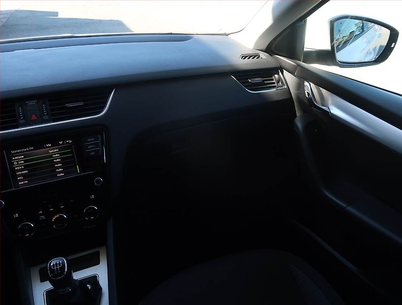 Škoda Octavia (2019) 1.6 TDI, Tempomat - fotka 8 z 19