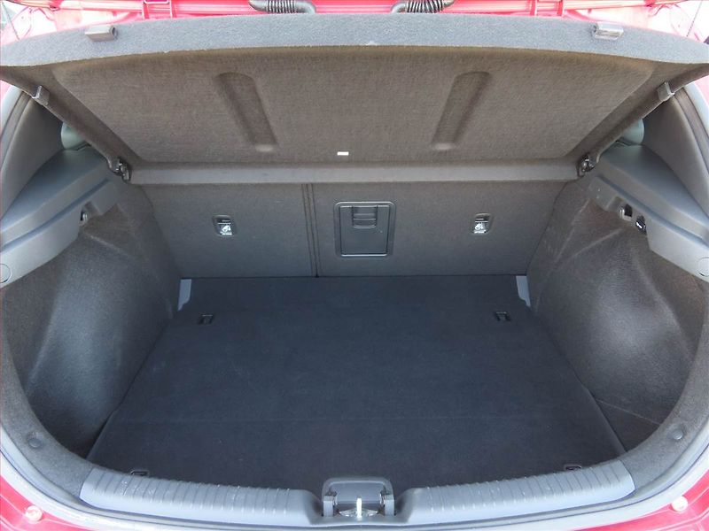 Hyundai i30 (2023) Family 1.5 T-GDI MHEV - fotka 13 z 19