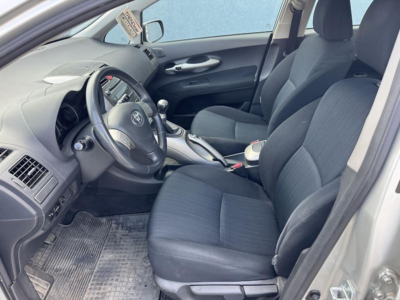 Toyota Auris 1,6VVT-i EXCLUSIVE, ČR - fotka 6 z 13