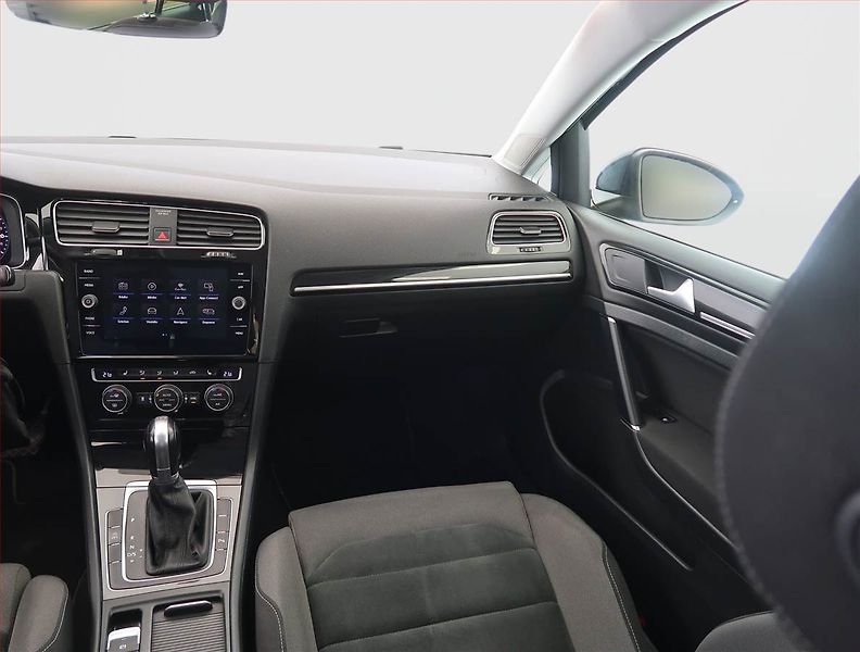Volkswagen Golf (2018) 1.5 TSI, Automat, Serv.kniha - fotka 8 z 21