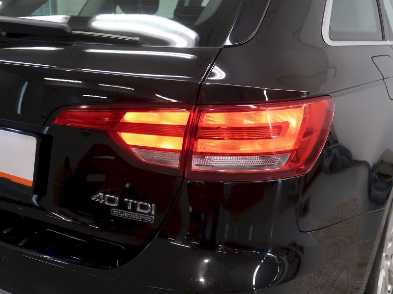 Audi A4 (2019) 40TDI 140KW 4x4 WEBASTO NAVI - fotka 11 z 39
