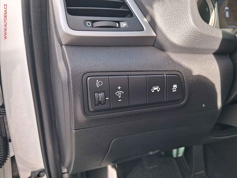 Hyundai Tucson (2018) 1.7 CRDi, ČR, AC, navi - fotka 15 z 19