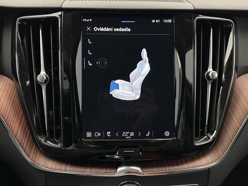Volvo XC60 T8 AWD RECHARGE BRIGHT PLUS  - fotka 45 z 46