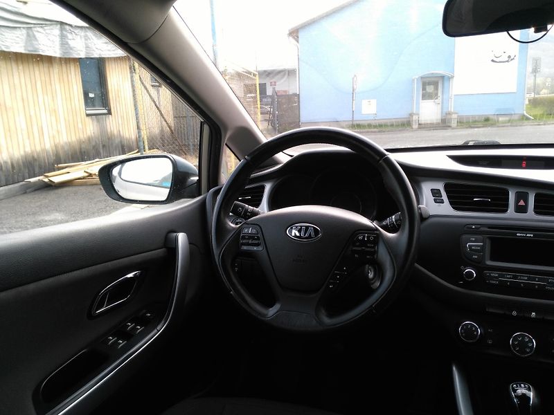 Kia Ceed 1,4i + LPG - fotka 8 z 26