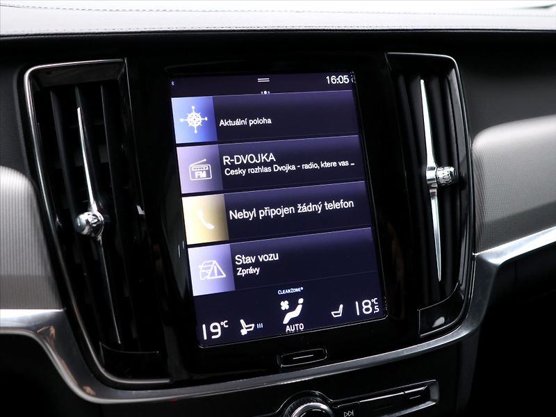 Volvo V90 2,0 D3 Drive-E Momentum Auto - fotka 26 z 38