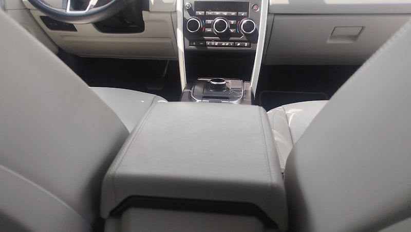Land Rover Discovery Sport (2018) 2.0 TD4  SPORT  KOUPENO CZ - fotka 31 z 46